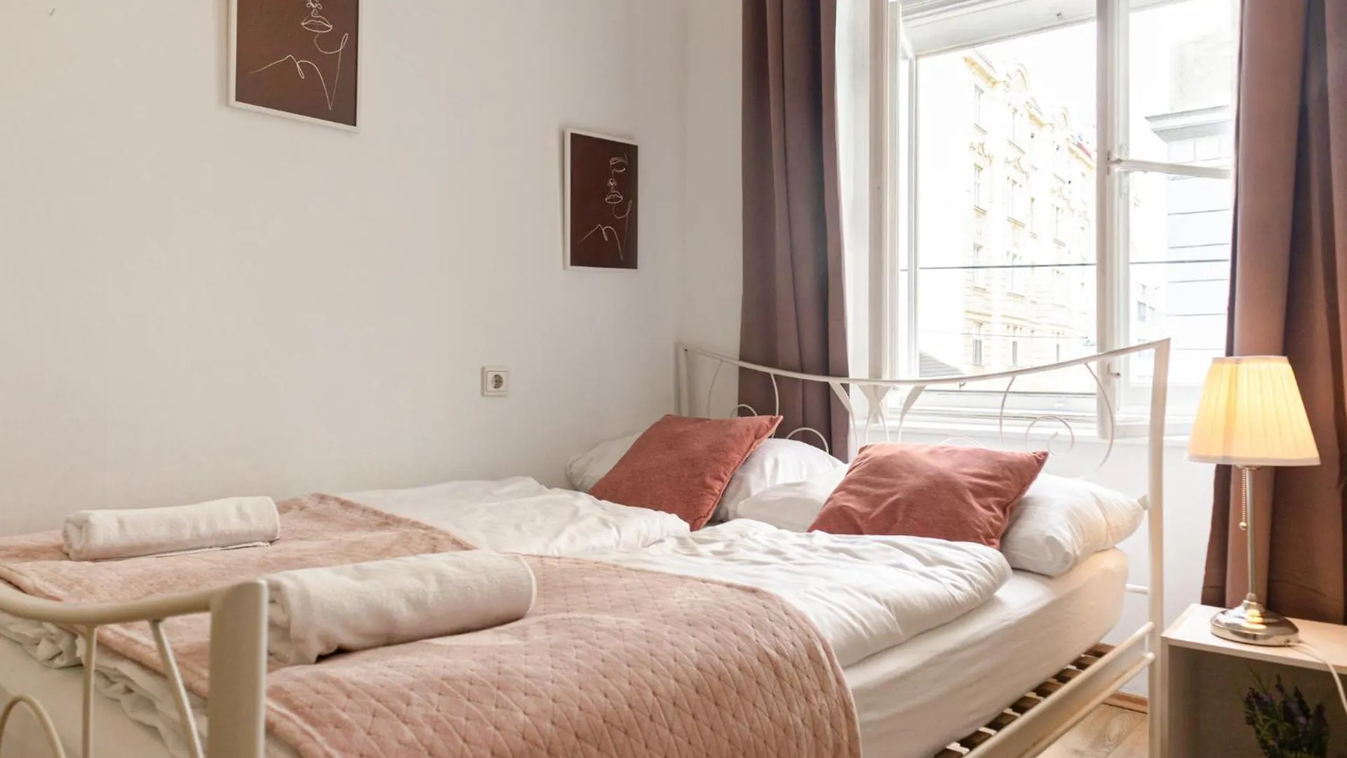 Comfortable 2Br Apt Central And Well Connected Vienna Apartment