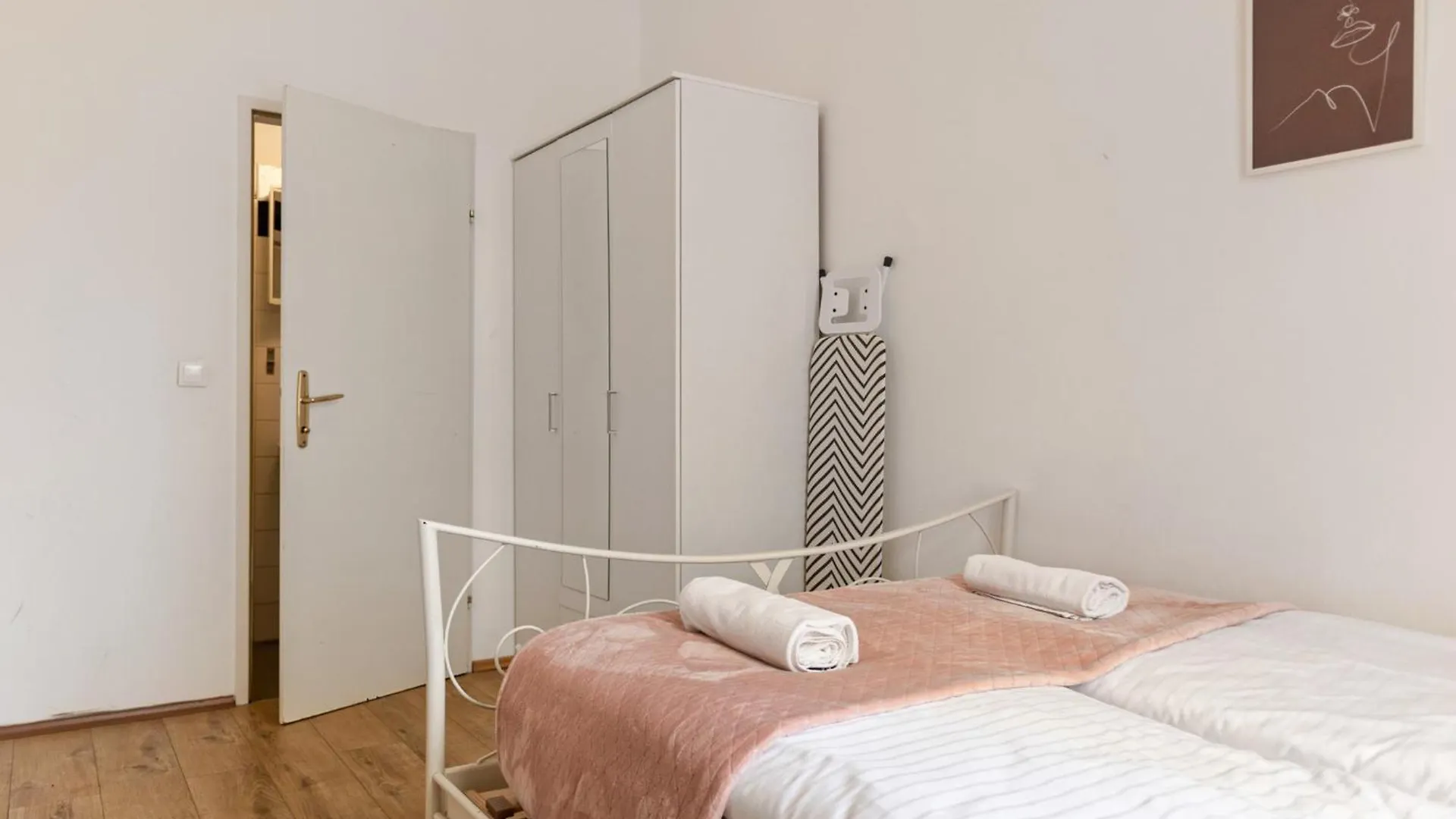 Apartment Comfortable 2Br Apt Central And Well Connected Vienna Austria